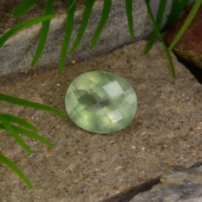 Prehnita verde natural 4,81ct, corte oval, translúcido