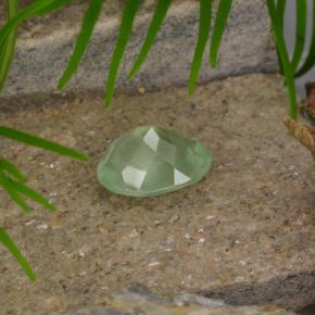 Prehnita verde natural 4,81ct, corte oval, translúcido