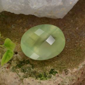 Prehnita verde natural 10,07ct, corte oval, translúcido