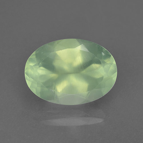 Prehnita verde natural 5,78ct, corte oval, translúcido