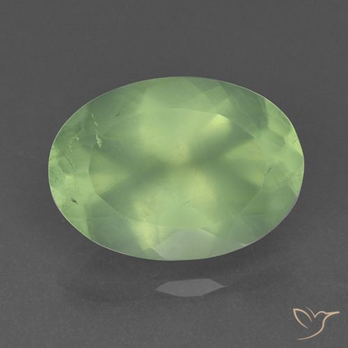 Prehnita verde natural 5,70ct, corte oval, translúcido