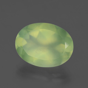 Prehnita verde natural 8,66ct, corte oval, transparente