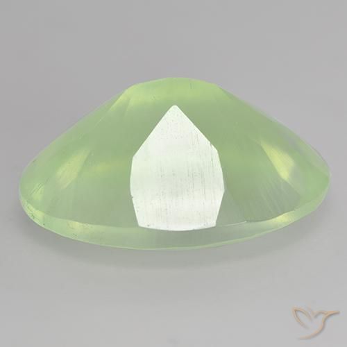 Prehnita verde natural 8,90ct, corte oval, translúcido