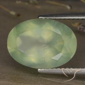 Prehnite Medium Green  Natural 5.88ct, oval, Transparente/Translúcido