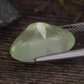 Prehnita verde natural 8,85ct, corte oval, translúcido