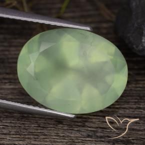 Prehnita verde natural 8,88ct, corte oval, translúcido