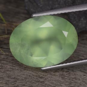 Prehnita verde natural 8,65ct, corte oval, translúcido