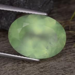 Prehnita verde natural 8,65ct, corte oval, translúcido