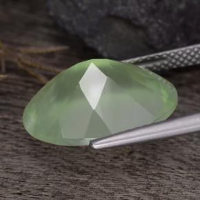 Prehnita verde natural 8,65ct, corte oval, translúcido