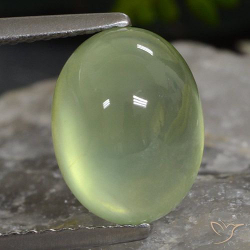 Prehnita verde natural 3,26ct, corte oval, translúcido