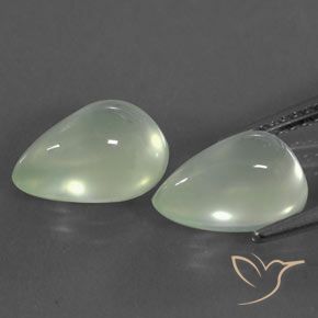 Pedras preciosas de Prehnite Branco Esverdeado Claro natural de 5.27 ct, Formato de pêra, Transparente/Translúcido