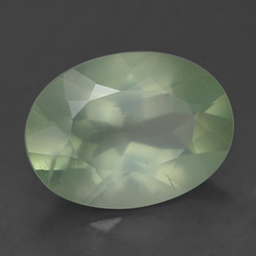 Prehnita verde natural 4,76ct, corte oval, translúcido