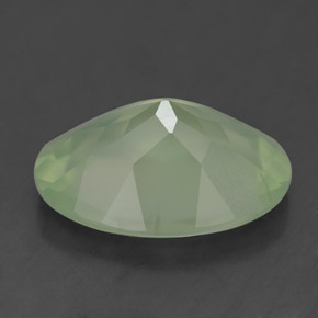 Prehnita verde natural 4,76ct, corte oval, translúcido