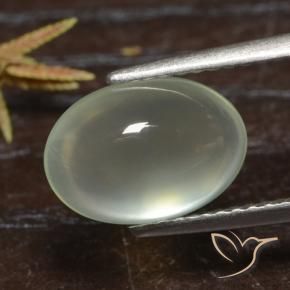 Prehnite Olive Green  Natural 3.18ct, oval, Transparente