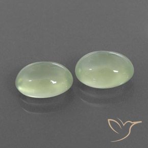 Pedras preciosas de Prehnite Pale Pear Green  natural de 3.01 ct, oval, Transparente/Translúcido