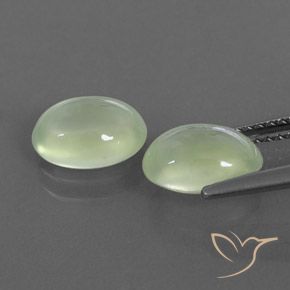 Pedras preciosas de Prehnite Pale Pear Green  natural de 3.01 ct, oval, Transparente/Translúcido