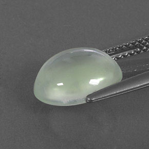 Prehnita verde natural 3,95ct, corte oval, transparente