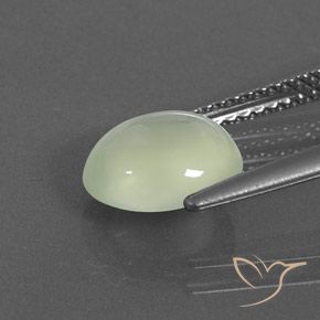 Prehnite Medium Green  Natural 2.01ct, oval, Transparente