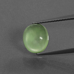 Prehnita verde natural 3,00ct, corte oval, transparente