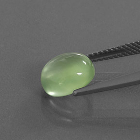 Prehnita verde natural 3,00ct, corte oval, transparente