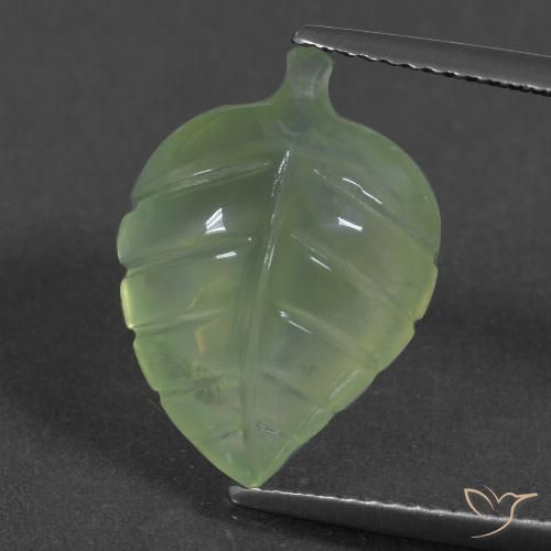 Prehnita verde natural 6,83ct, forma extravagante, translúcido