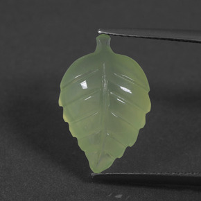 Prehnita verde natural 5,65ct, forma extravagante, translúcido