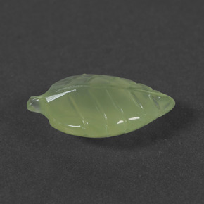 Prehnita verde natural 5,65ct, forma extravagante, translúcido