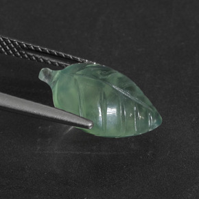 Prehnita verde natural 4,48ct, forma extravagante, translúcido