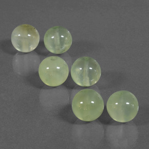 Pedras preciosas de prehnita verde natural de  ct, esfera / bola, translúcido
