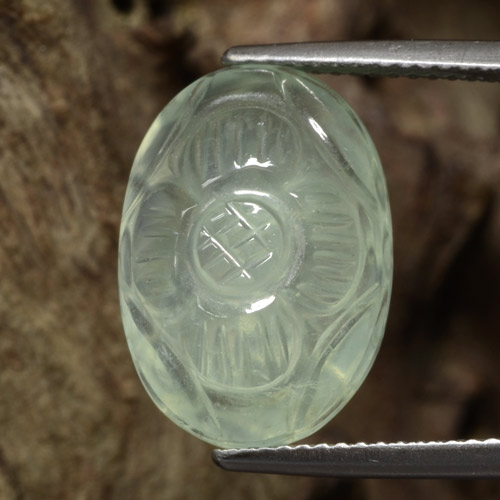 Prehnita verde muito claro natural 11,67ct, corte flor, translúcido