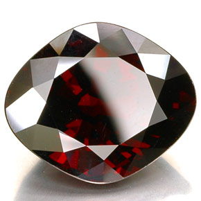 Granada piropo vermelho natural 21,57ct, forma extravagante, VVS