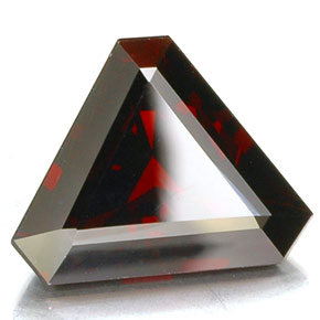 Granada piropo vermelho natural 8,94ct, forma extravagante, VVS