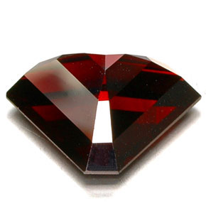 Granada piropo vermelho natural 8,94ct, forma extravagante, VVS