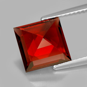 Granada piropo vermelho natural 4,21ct, quadrado, VVS