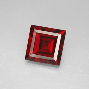 Granada piropo vermelho natural 4,36ct, quadrado, VVS