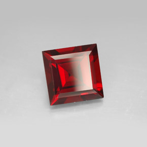 Granada piropo vermelho natural 4,36ct, quadrado, VVS