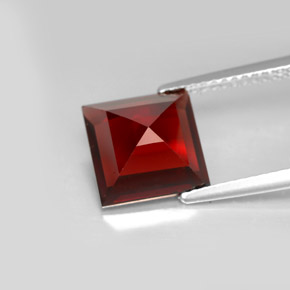 Granada piropo vermelho natural 4,36ct, quadrado, VVS
