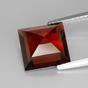 Granada piropo vermelho natural 3,71ct, quadrado, VVS