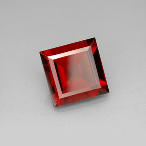 Granada piropo vermelho natural 3,82ct, quadrado, VVS