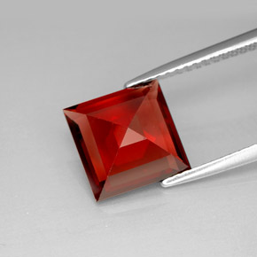 Granada piropo vermelho natural 3,82ct, quadrado, VVS