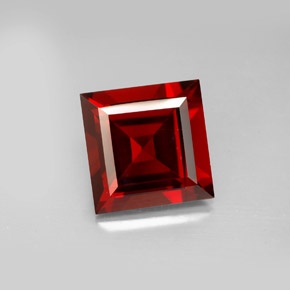 Granada piropo vermelho natural 4,23ct, quadrado, VVS