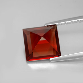 Granada piropo vermelho natural 4,23ct, quadrado, VVS