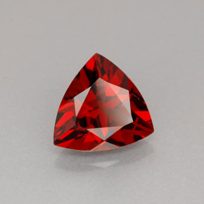 Granada piropo vermelho natural 1,68ct, trillion, VS