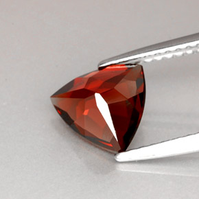 Granada piropo vermelho natural 1,68ct, trillion, VS