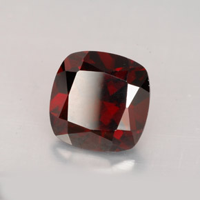 Granada piropo vermelho natural 2,83ct, almofada cortada, VS