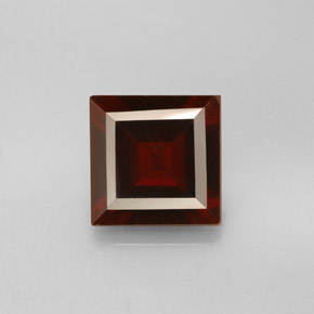 Granada piropo vermelho natural 2,57ct, quadrado, VS
