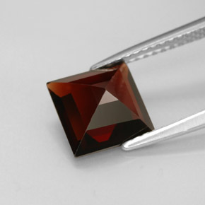 Granada piropo vermelho natural 2,57ct, quadrado, VS