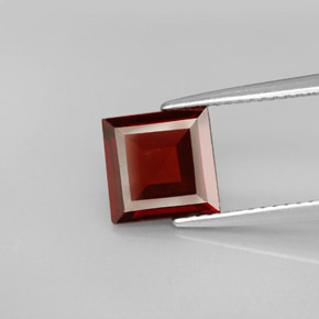 Granada piropo vermelho natural 2,23ct, quadrado, VS