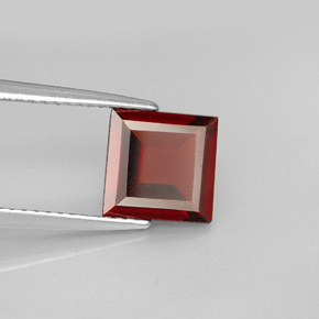 Granada piropo vermelho natural 2,23ct, quadrado, VS