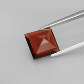 Granada piropo vermelho natural 2,23ct, quadrado, VS